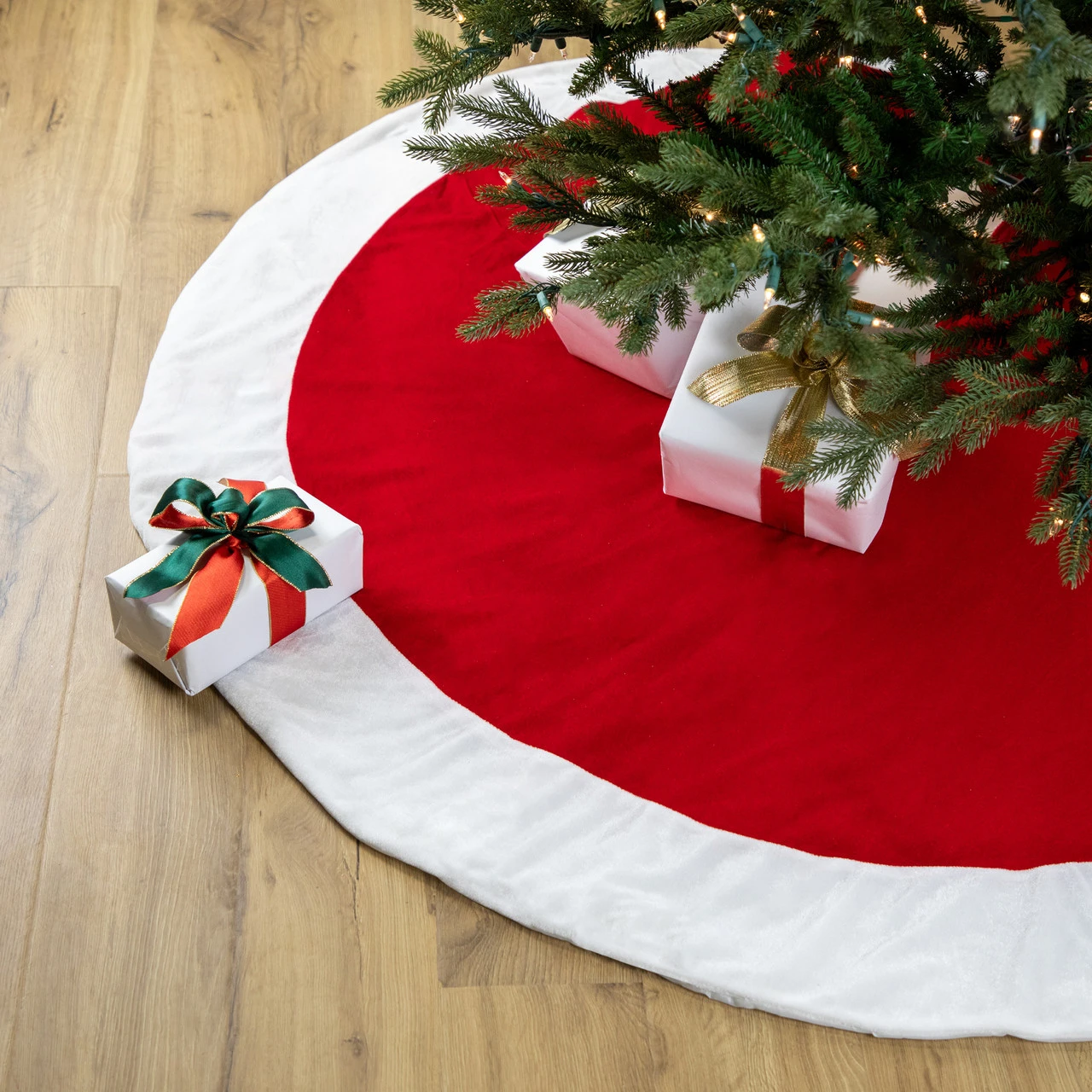 60" Red And White Solid Round Christmas Tree Skirt 3 60" Red And White Solid Round Christmas Tree Skirt