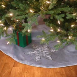 42" Gray And White Snowflake Embroidered Christmas Tree Skirt 7 42" Gray And White Snowflake Embroidered Christmas Tree Skirt -Noel Twinkle Shop dnat rac c30910c48 1 3 34093.1667563393