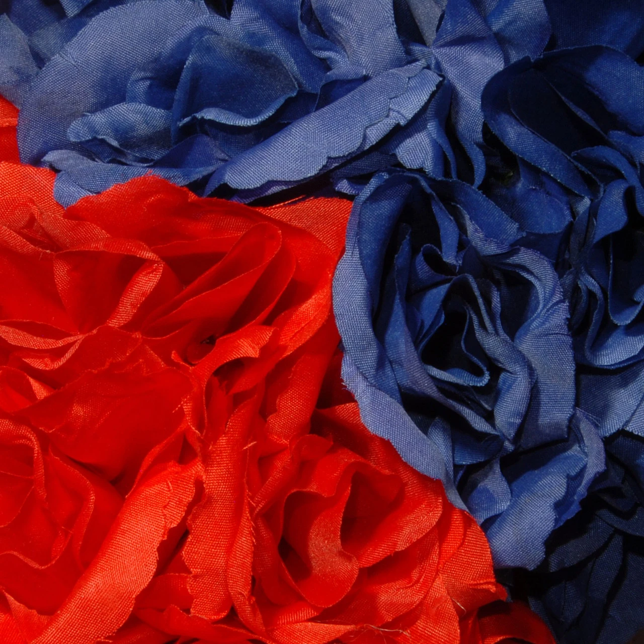 18" Patriotic Rose Wreath 4 18" Patriotic Rose Wreath - Image 2