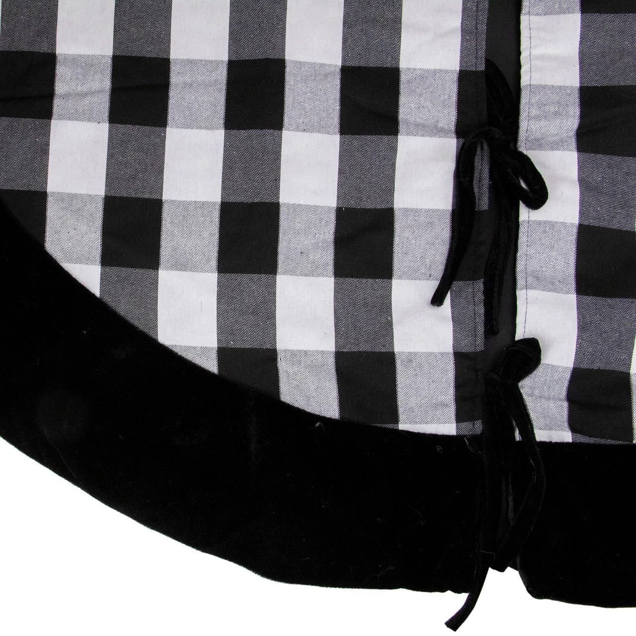 48" Black And White Plaid Round Christmas Tree Skirt 5 48" Black And White Plaid Round Christmas Tree Skirt - Image 3