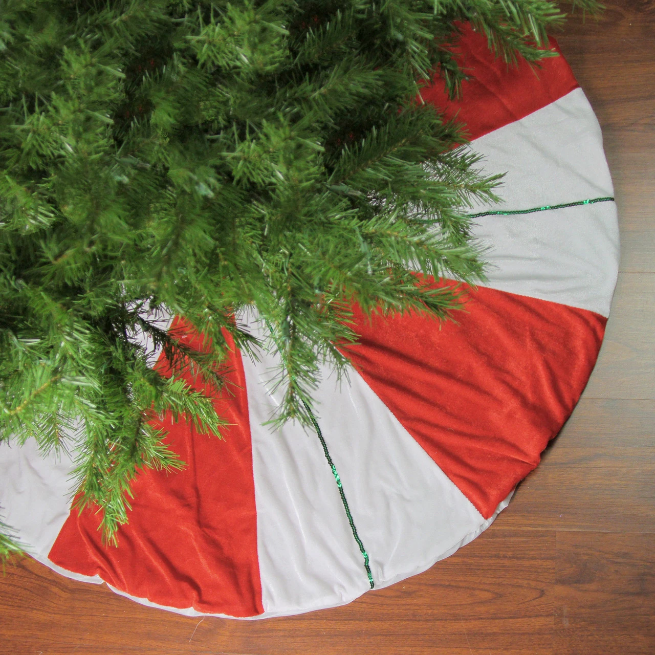 48" Red And White Peppermint Twist Stripes Christmas Tree Skirt 3 48" Red And White Peppermint Twist Stripes Christmas Tree Skirt