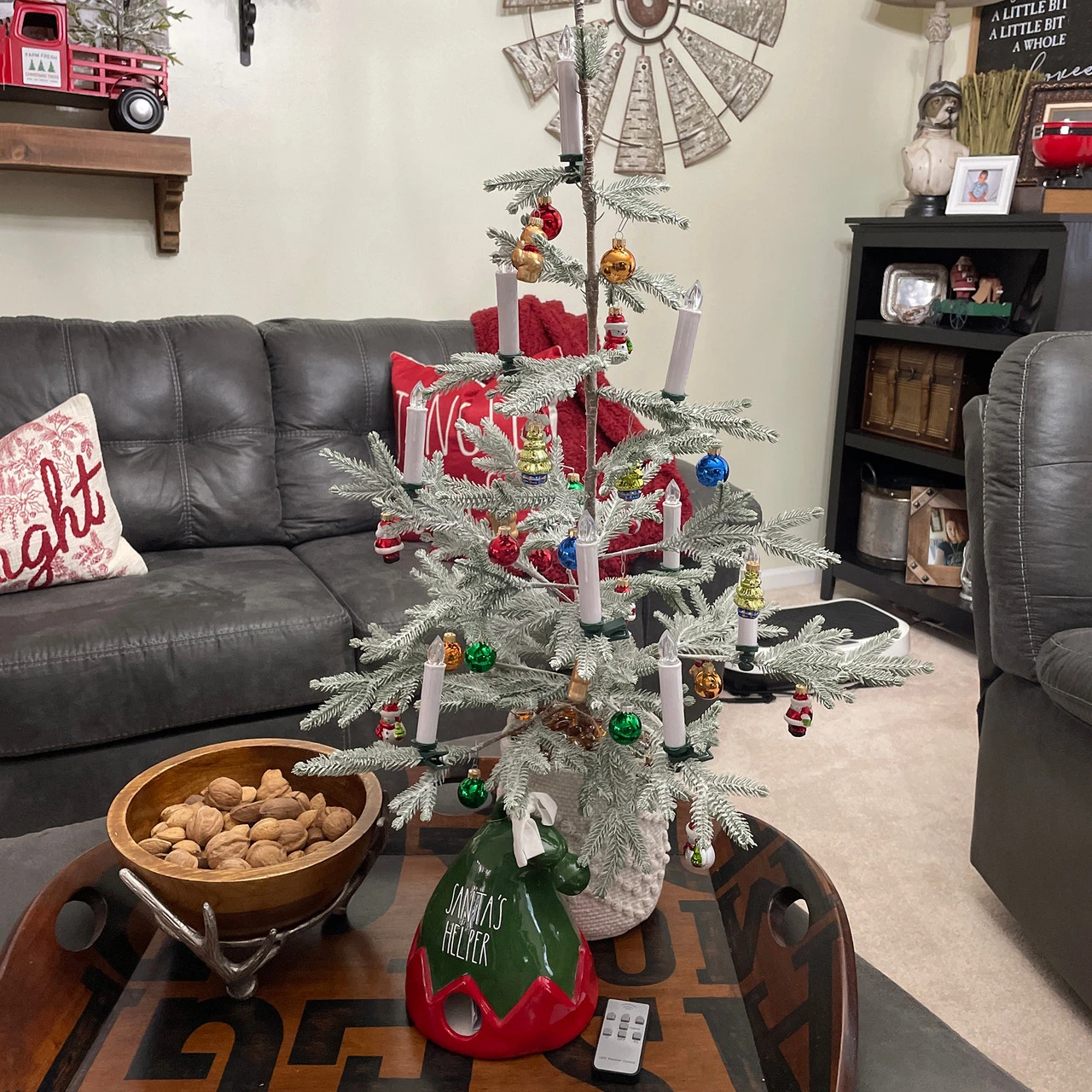 18ct Red And Green Beaded Garland With Christmas Ornaments 30" 9 18ct Red And Green Beaded Garland With Christmas Ornaments 30" - Image 7