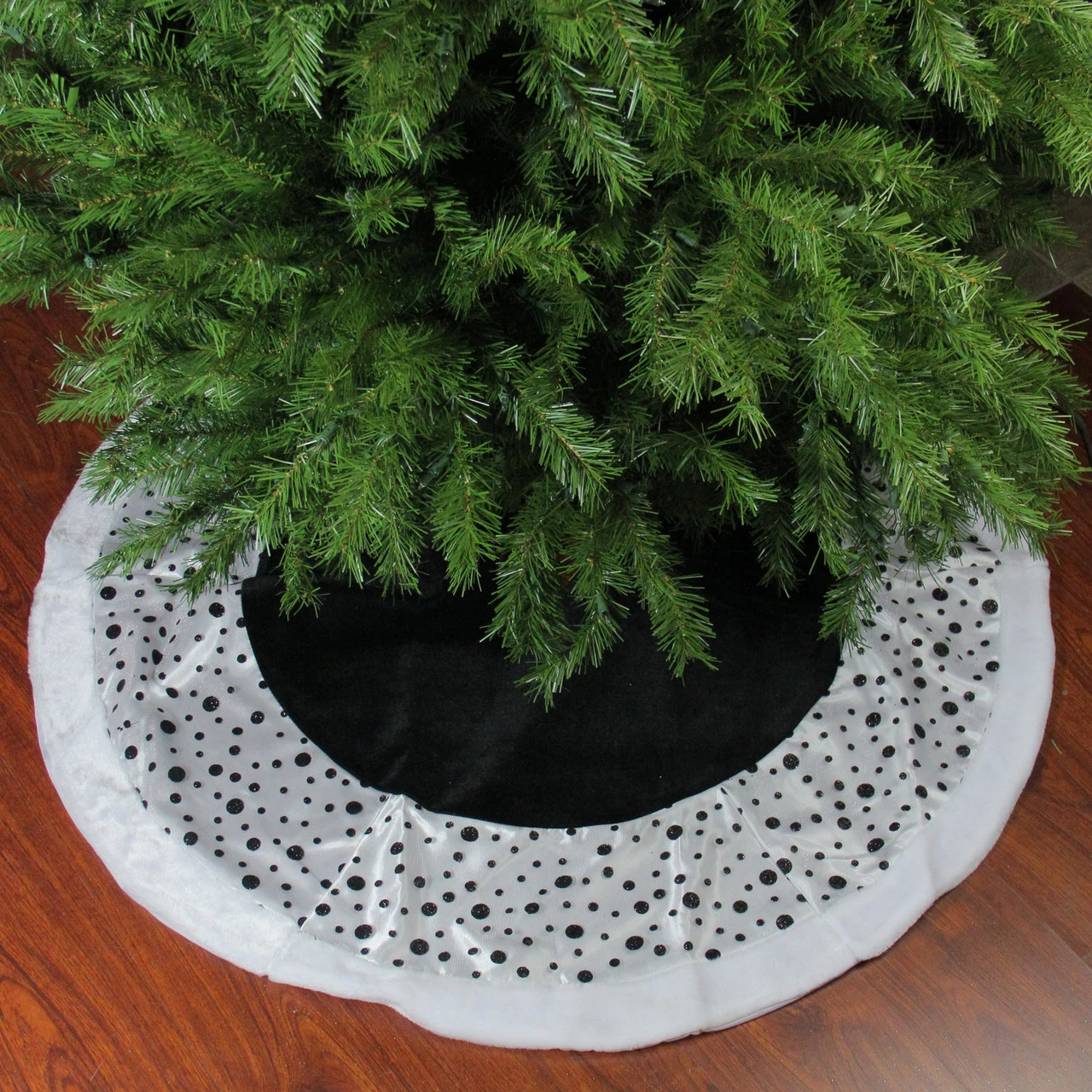 48" Black And White Glittered Polka Dot Christmas Tree Skirt With Faux Fur Trim 4 48" Black And White Glittered Polka Dot Christmas Tree Skirt With Faux Fur Trim - Image 2