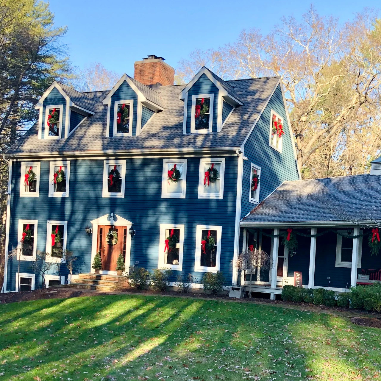 Canadian Pine Artificial Christmas Wreath, 24-Inch, Unlit 7 Canadian Pine Artificial Christmas Wreath, 24-Inch, Unlit - Image 5