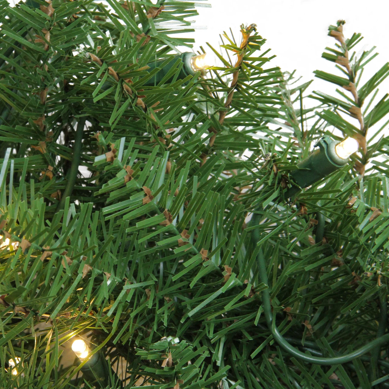 Pre-Lit Northern Pine LED Artificial Christmas Wreath - 48-Inch, Warm White Lights 4 Pre-Lit Northern Pine LED Artificial Christmas Wreath - 48-Inch, Warm White Lights - Image 2