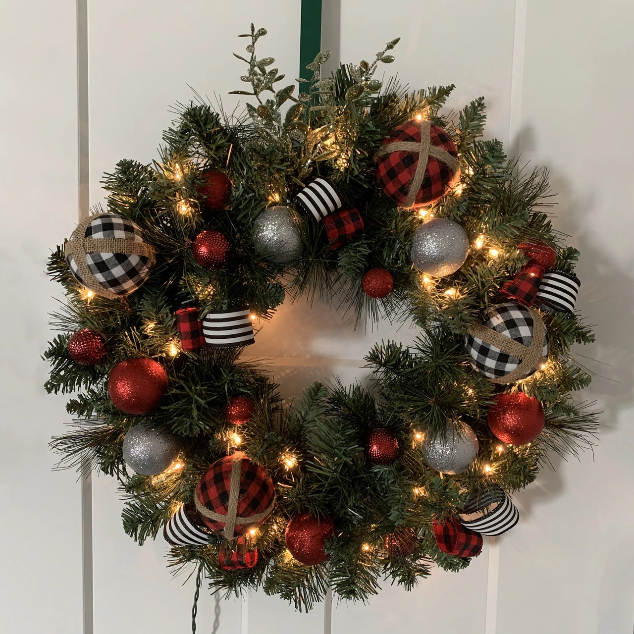 Mixed Beaver Pine Artificial Christmas Wreath, 24-Inch, Clear Lights 6 Mixed Beaver Pine Artificial Christmas Wreath, 24-Inch, Clear Lights - Image 4