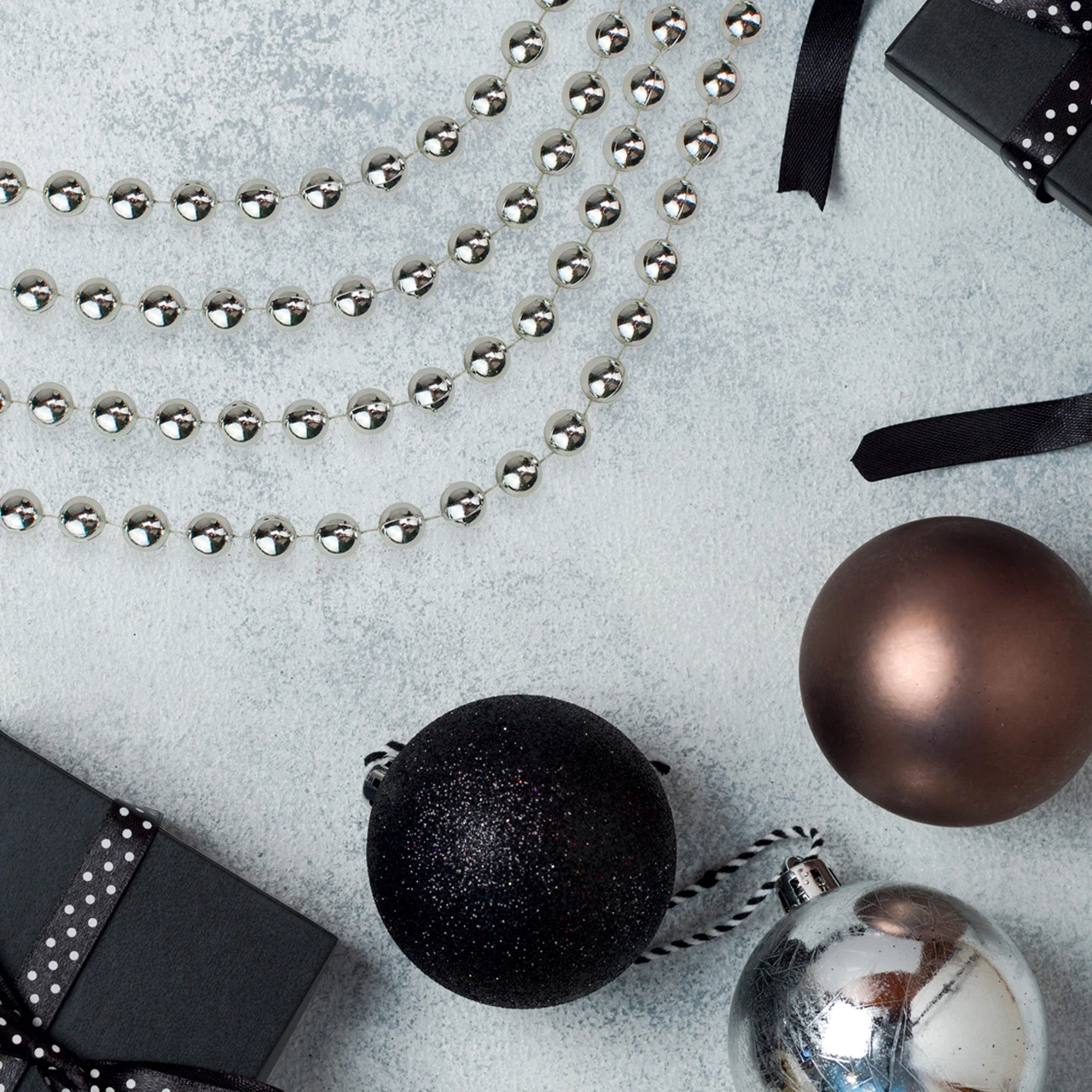 33' Shiny Silver Round Beaded Christmas Garland - Unlit 5 33' Shiny Silver Round Beaded Christmas Garland - Unlit - Image 3